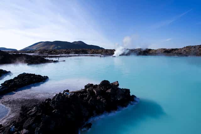 Descubre las aguas termales con energía geotérmica: una fuente natural de bienestar